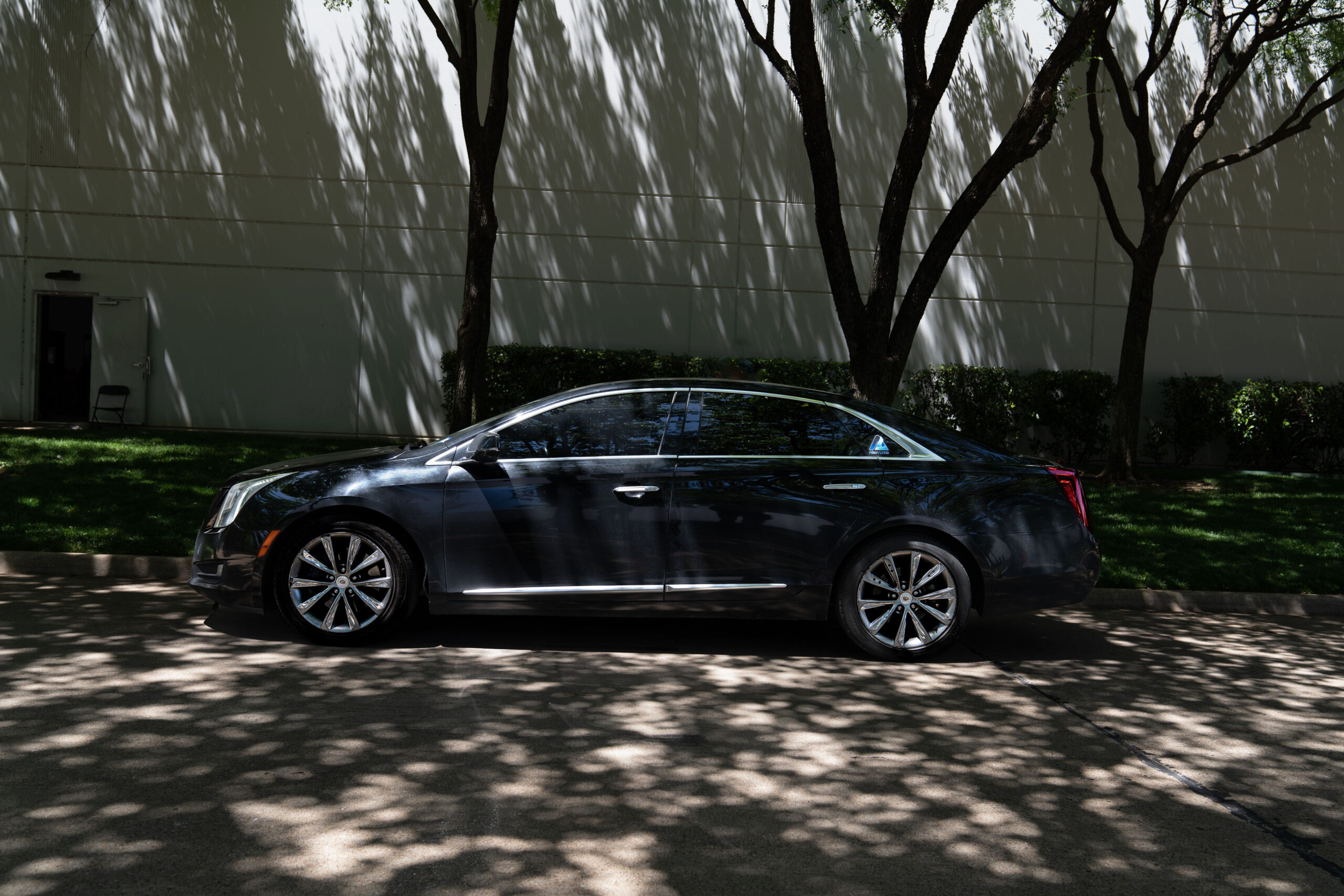 Krownkey Limo Service North Caroline - XTS Sedan for Business Meetings