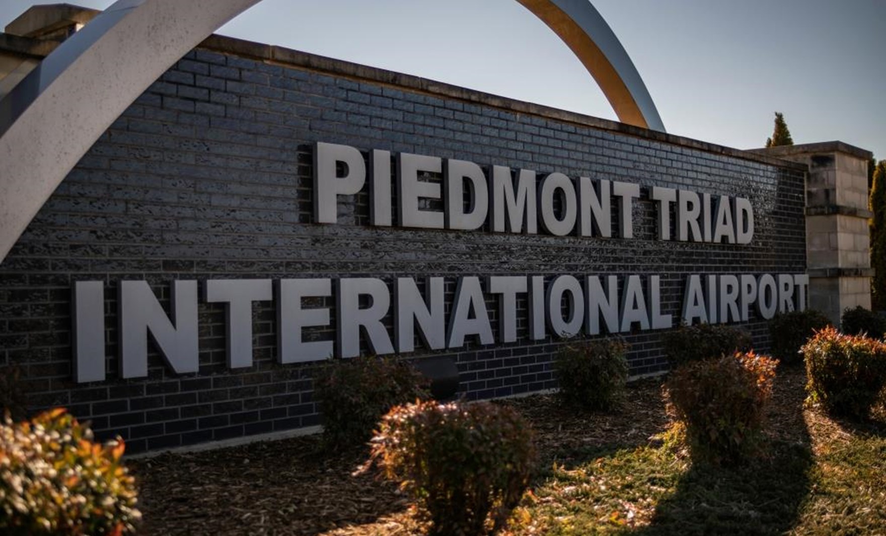 Krownkey Limo Service North Caroline - Piedmont Triad International Airport GSO Airport Transfers